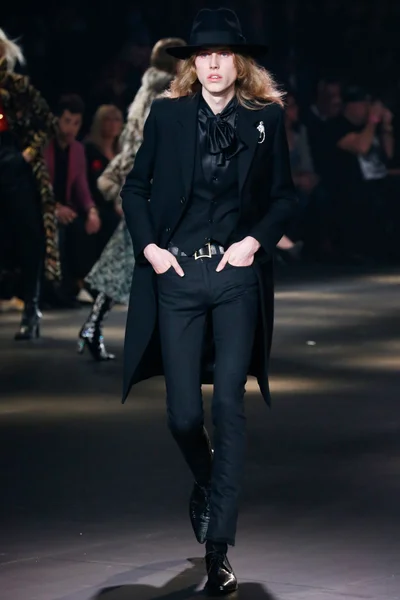 Look 15